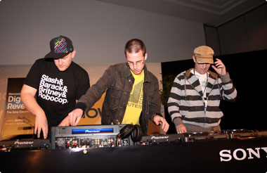 Eclectic Method rockin' the house